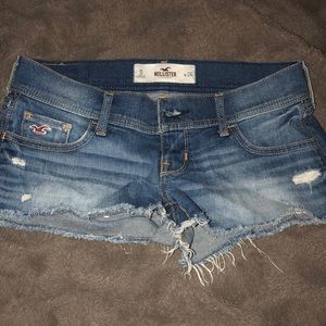 Hollister short-shorts